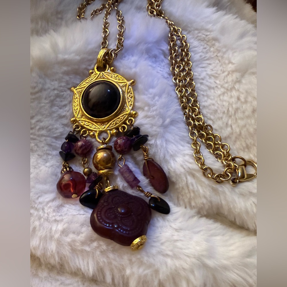 Express Gold-Tone Pendant Necklace with Purple Amethyst Chips & Black Accents